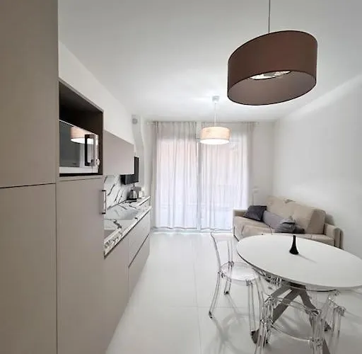 Homeby, Mascarella Patio Apartment *