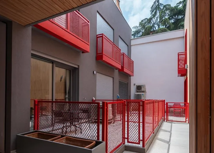 Homeby, Mascarella Patio Apartment *